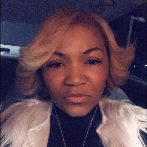 Meet your Posher, Sabrina - Picture 1 of 1